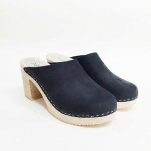 Nina Z Black Clogs